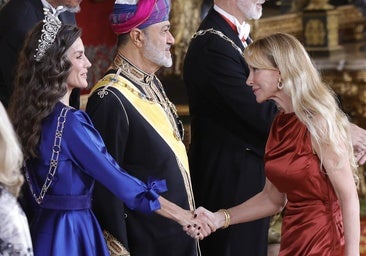 Svečias, nustelbęs Letizia iškilmingoje vakarienėje su Omano sultonu: kodėl Esther Alcocer nepaisė etiketės