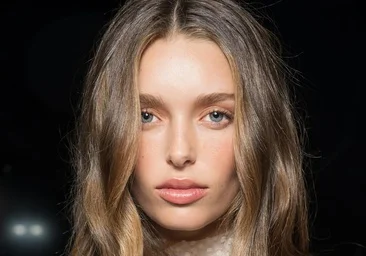 Intensyvūs skaistalai nebėra madingi: tai anti-blush, tendencija, kuri siekia vos matomų skaistalų