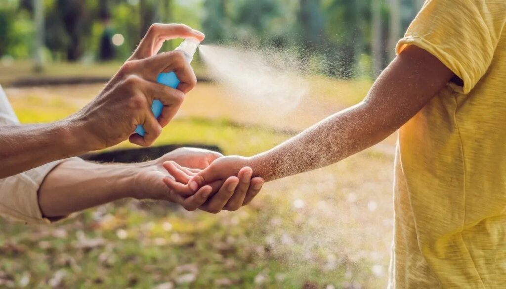 Naujas dengės karštligės atvejis Italijoje, dezinfekcija prasideda Brešoje. Rizika, gydymas ir atsargumo priemonės