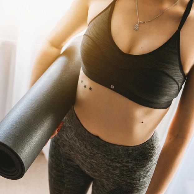 „Pilates“ žirklės yra vienas geriausių pratimų, skirtų sustiprinti pilvą. 