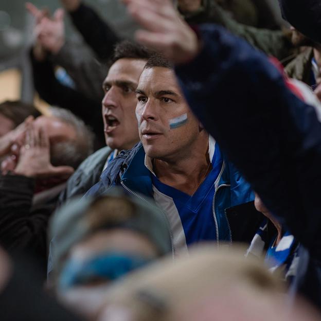Sergio (Mario Casas) patiria panikos priepuolį ir nusprendžia likti Olandijoje ir sulaužyti savo praeitį.