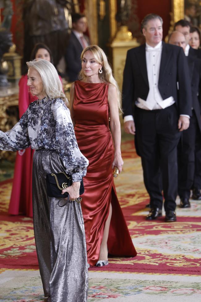 Esther Alcocer Koplowiz dalyvavo iškilmingoje vakarienėje Karališkuosiuose rūmuose Omano sultono garbei.