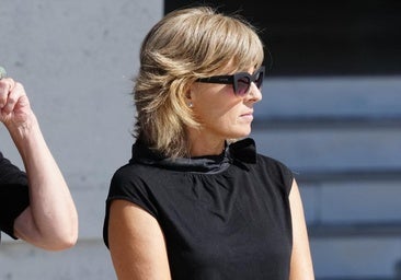 Marta Carazo vėl nustebina jos išvaizda: sijonas su atspausdinta tendencija ir elegantiškiausias „Maxi“ krepšys