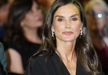 „Queen Letizia“ paverčia pagrindinę juodą beždžionę su elegantiškiausiu ir originaliausia, pagaminta Ispanijos šlaituose