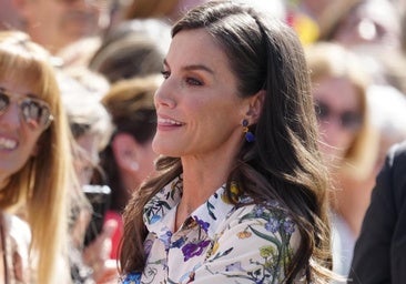 „Queen Letizia“ premjera yra tobula pavasario vaizdas: antspauduota suknelė ir patogiausia espadrilles