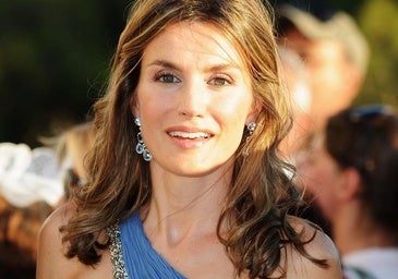 Diena karalienė Letizia per vestuves triumfavo su graikų stiliaus svečių suknele
